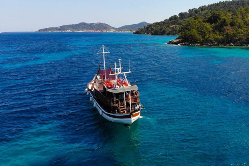 Cruise in the Toroneos Gulf